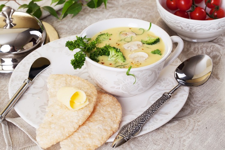Сырный суп с шампиньонами и брокколи