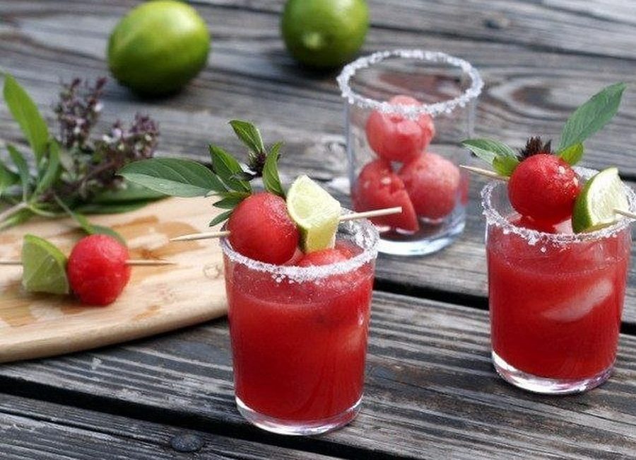 Коктейль Тайская арбузная Маргарита с базиликом (Cocktail Thai watermelon Margarita with Basil)