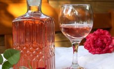 Рецепт вина из лепестков чайной розы