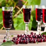Рецепт вишневой домашней настойки на водке, спирту или самогоне