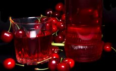 Вишневая настойка в домашних условиях с косточками и без