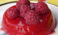 Желе из малинового и сливочного ликёра