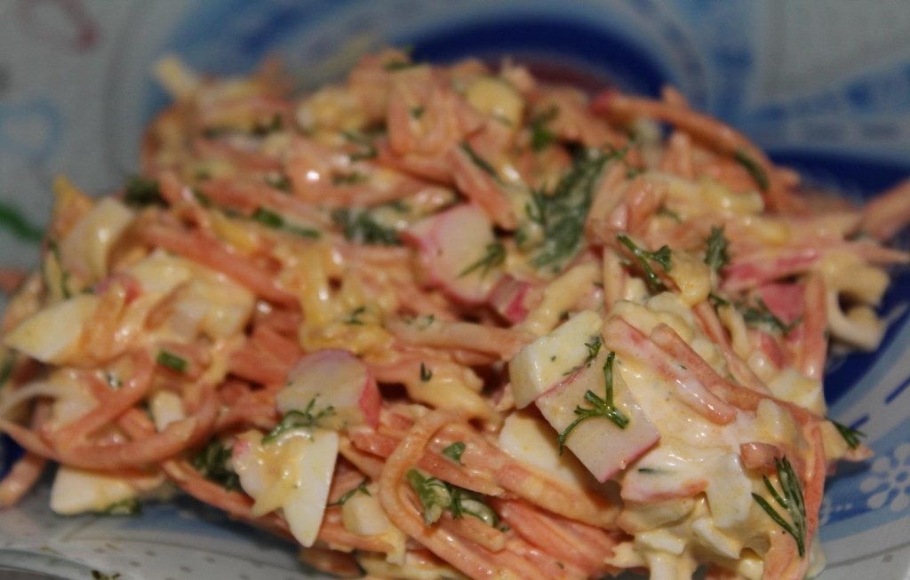 Салат из моркови и плавленного сыра