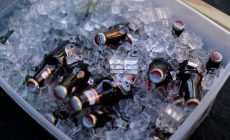Пиво замерзло в холодильнике. Что делать и можно ли пить?