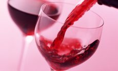Как и с чем пьют розовое вино