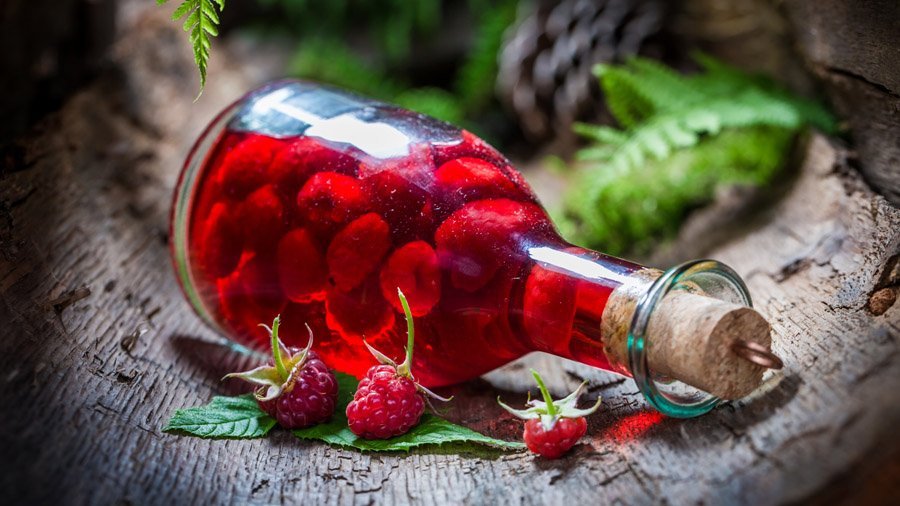 Рецепт настойки из малины на спирту, водке или коньяке в домашних условиях