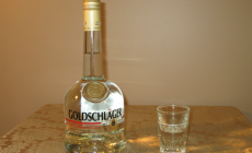 стоимостью 300 долларов за бутылку,