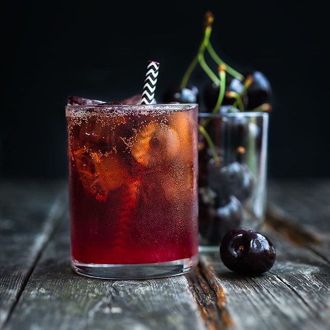 Black Cherry Bourbon Cola Smash (Бурбон с черешней и колой)