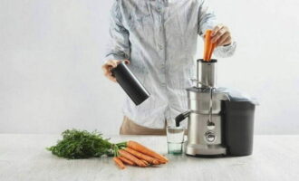 Морковный сок на зиму — 8 рецептов в домашних условиях