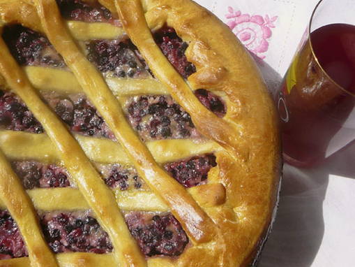 Пирог с брусникой – 8 пошаговых рецептов в духовке
