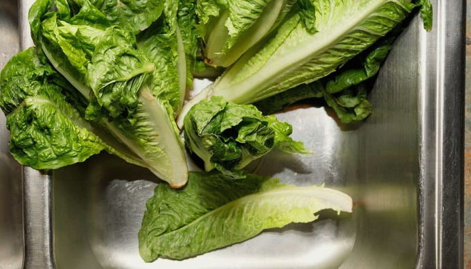 Салат Цезарь с креветками — 10 рецептов в домашних условиях