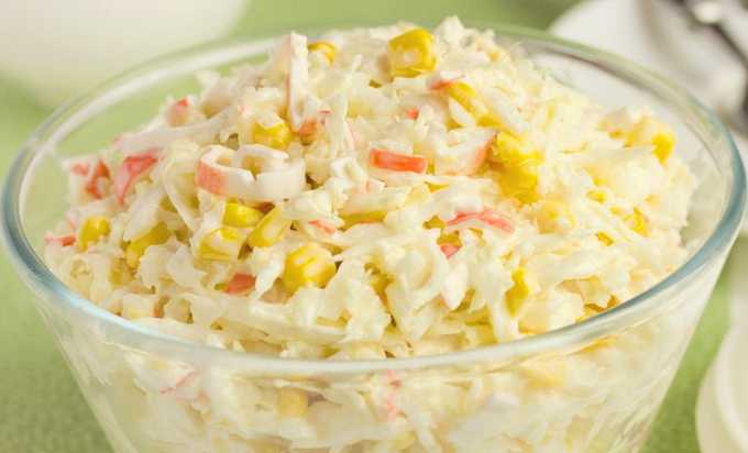 Салат с крабовыми палочками и кукурузой — 10 пошаговых рецептов приготовления