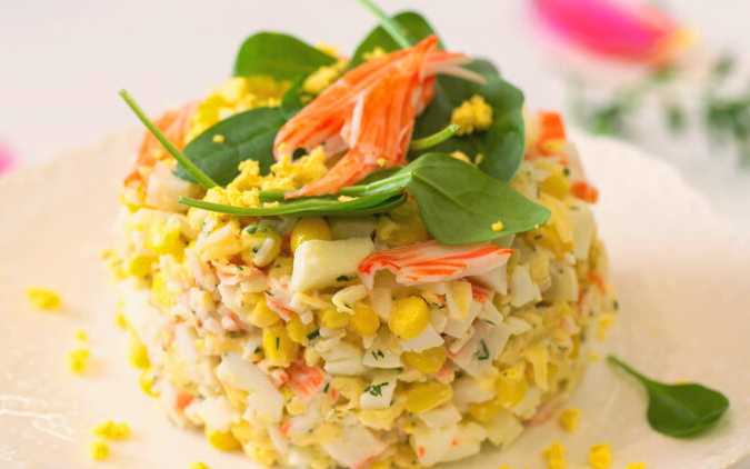 Салат с крабовыми палочками и кукурузой — 10 пошаговых рецептов приготовления