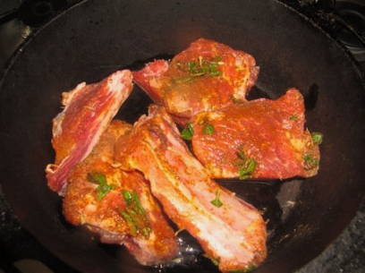 Свиные ребрышки с картошкой в духовке – 8 вкусных рецептов приготовления