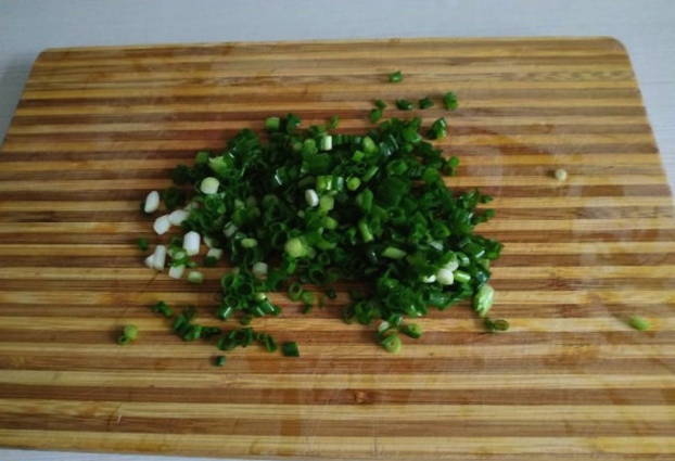 Заливной пирог на кефире с луком и яйцом — 6 рецептов