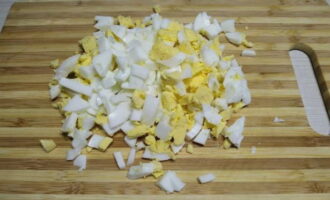 Заливной пирог на кефире с луком и яйцом — 6 рецептов