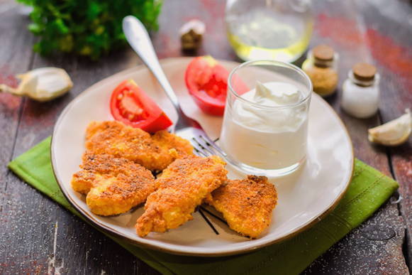 Жареная курица с золотистой корочкой на сковороде — 8 вкусных рецептов
