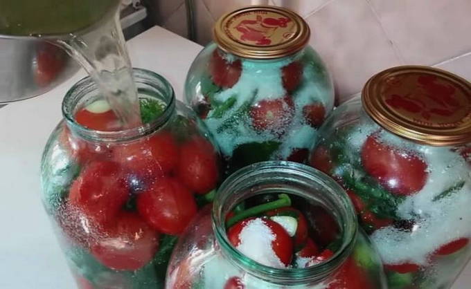 Ассорти помидоры с огурцами на зиму — 10 самых вкусных рецептов