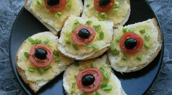 Бутерброды на праздничный стол — 20 простых и вкусных рецептов