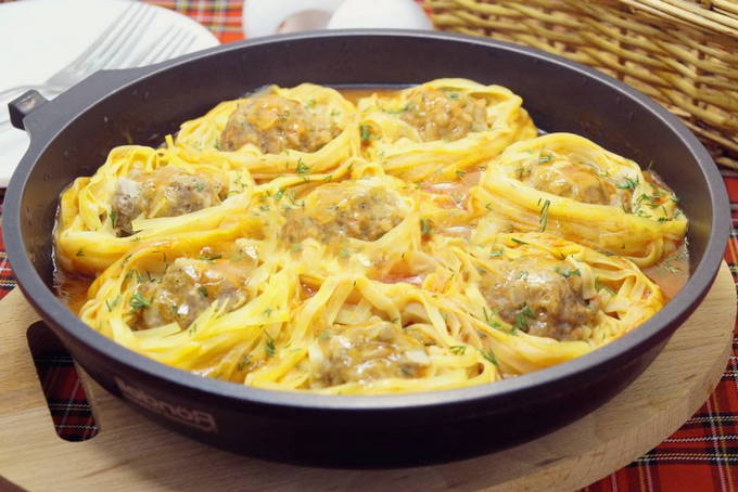 Гнезда из макарон с фаршем на сковороде — 7 пошаговых рецептов приготовления