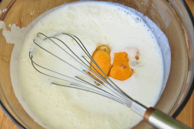 Гренки с яйцом и молоком на сковороде — 6 рецептов приготовления