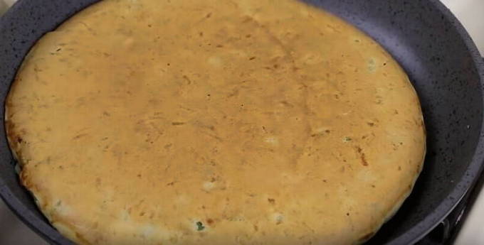 Хачапури на сковороде — 8 быстрых и вкусных рецептов