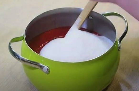 Клюква с сахаром на зиму без варки — 5 пошаговых рецептов