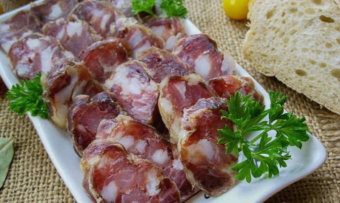 Колбаса из свинины в кишках — 7 пошаговых рецептов в домашних условиях