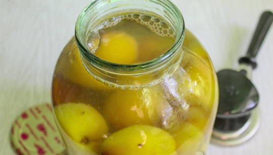 Компот из персиков – 10 пошаговых рецептов на зиму