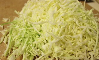 Квашеная капуста в ведре на зиму — 5 рецептов хрустящей и сочной капусты