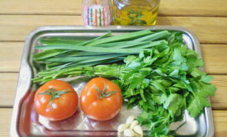 Малосольные помидоры с чесноком и зеленью быстрого приготовления – 7 пошаговых рецептов