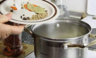 Маринованная капуста крупными кусками — 6 рецептов быстрого приготовления