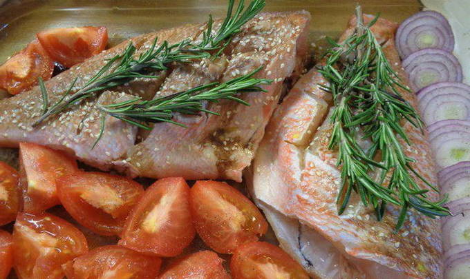 Морской окунь в духовке — 10 вкусных рецептов приготовления