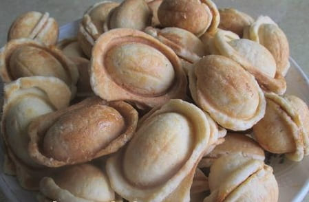 Орешки со сгущенкой — 10 рецептов приготовления в орешнице, на газу
