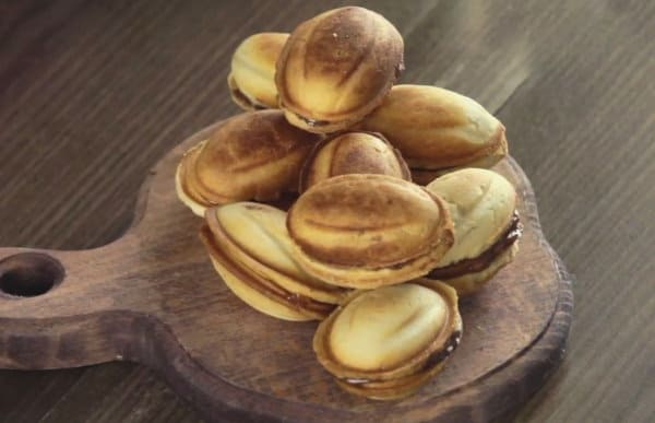 Орешки со сгущенкой — 10 рецептов приготовления в орешнице, на газу