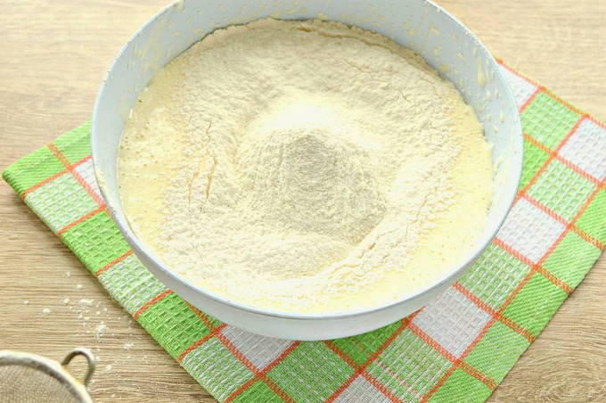 Пирог Зебра на кефире — 5 рецептов в духовке