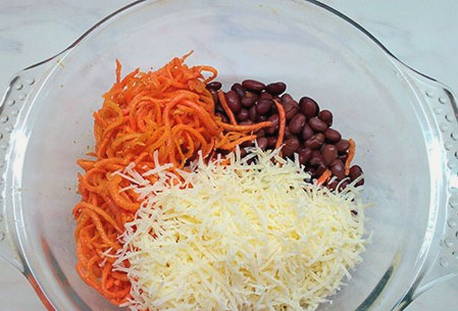 Салат из курицы, фасоли и корейской моркови