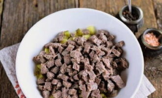 Салат Оливье с мясом — 7 рецептов приготовления