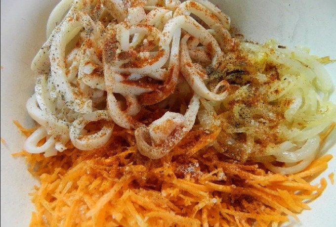 Салат с кальмарами — 10 самых вкусных и простых рецептов