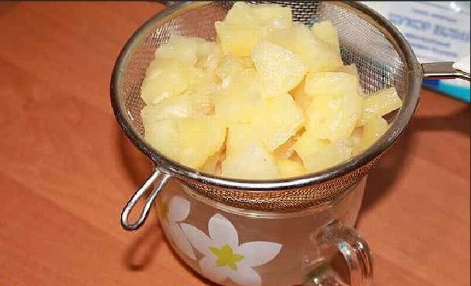 Салат с копченой курицей и ананасами — 10 вкусных пошаговых рецептов