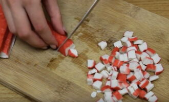 Салат с крабовыми палочками и помидорами — 10 пошаговых рецептов приготовления