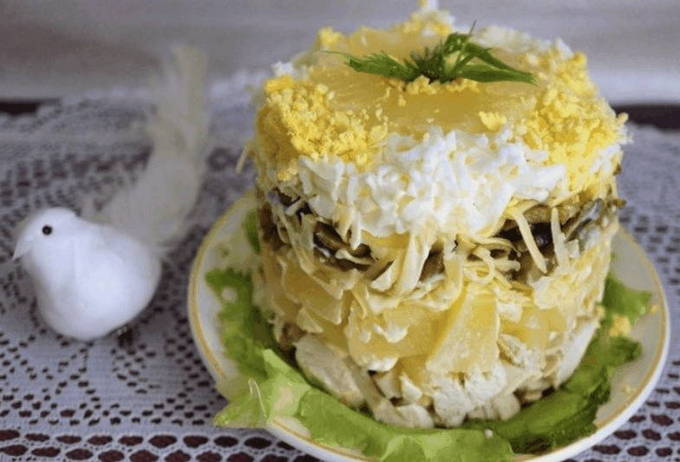 Салат с курицей, ананасом, сыром – 10 пошаговых рецептов