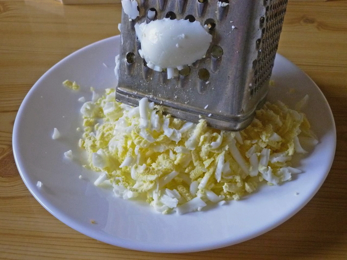 Селедка под шубой с яйцом классическая — 9 пошаговых рецептов