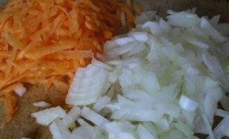 Солянка с колбасой, лимоном и маслинами – 4 пошаговых рецептов мясной сборной солянки