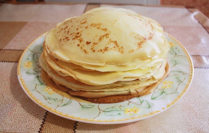 Блины на воде с яйцами — 10 вкусных пошаговых рецептов