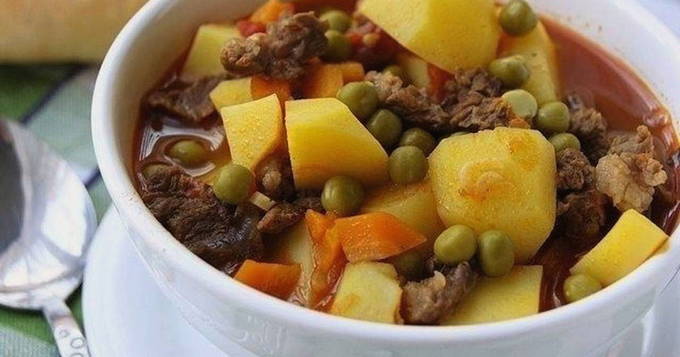 Гуляш из говядины с подливкой классический — 10 вкусных рецептов