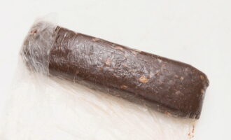 Классическая шоколадная колбаса из печенья и какао — 8 пошаговых рецептов