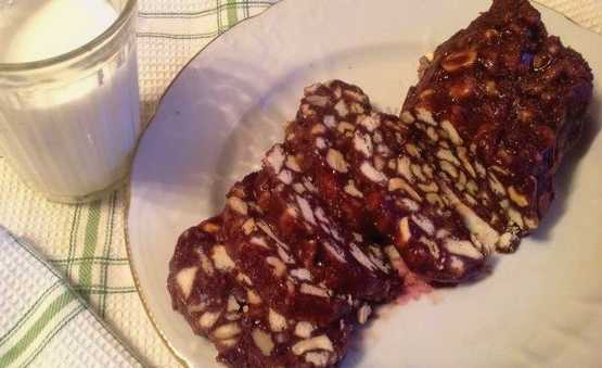 Классическая шоколадная колбаса из печенья и какао — 8 пошаговых рецептов