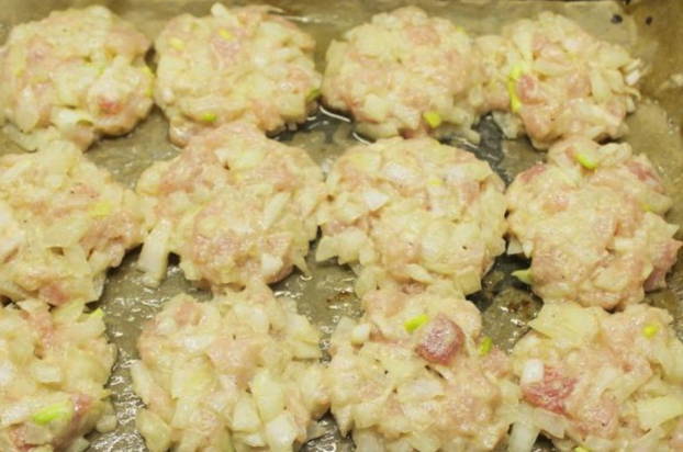 Котлеты из фарша свинины в духовке — 5 рецептов вкусных и сочных котлет