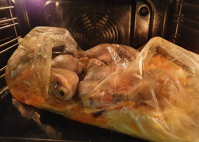 Курица в рукаве в духовке — 10 пошаговых рецептов